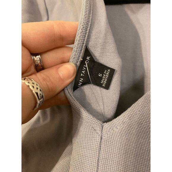 Ann Taylor Steel Blue Gray Waffle Blouse Cut out V Back Size Small, MSRP $60 - Picture 4 of 8